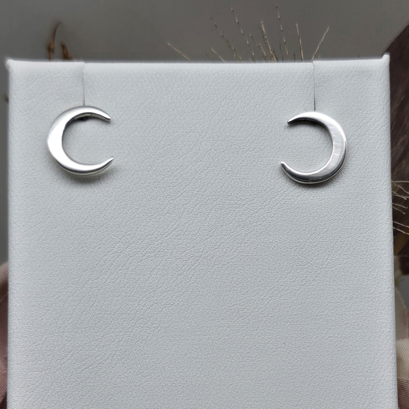 ❤️ MEDIA LUNA STUD EARRINGS - Picture 6 of 6